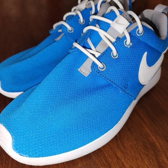 Nike Rosche One Youth Running Shoe - Picture 3 of 7